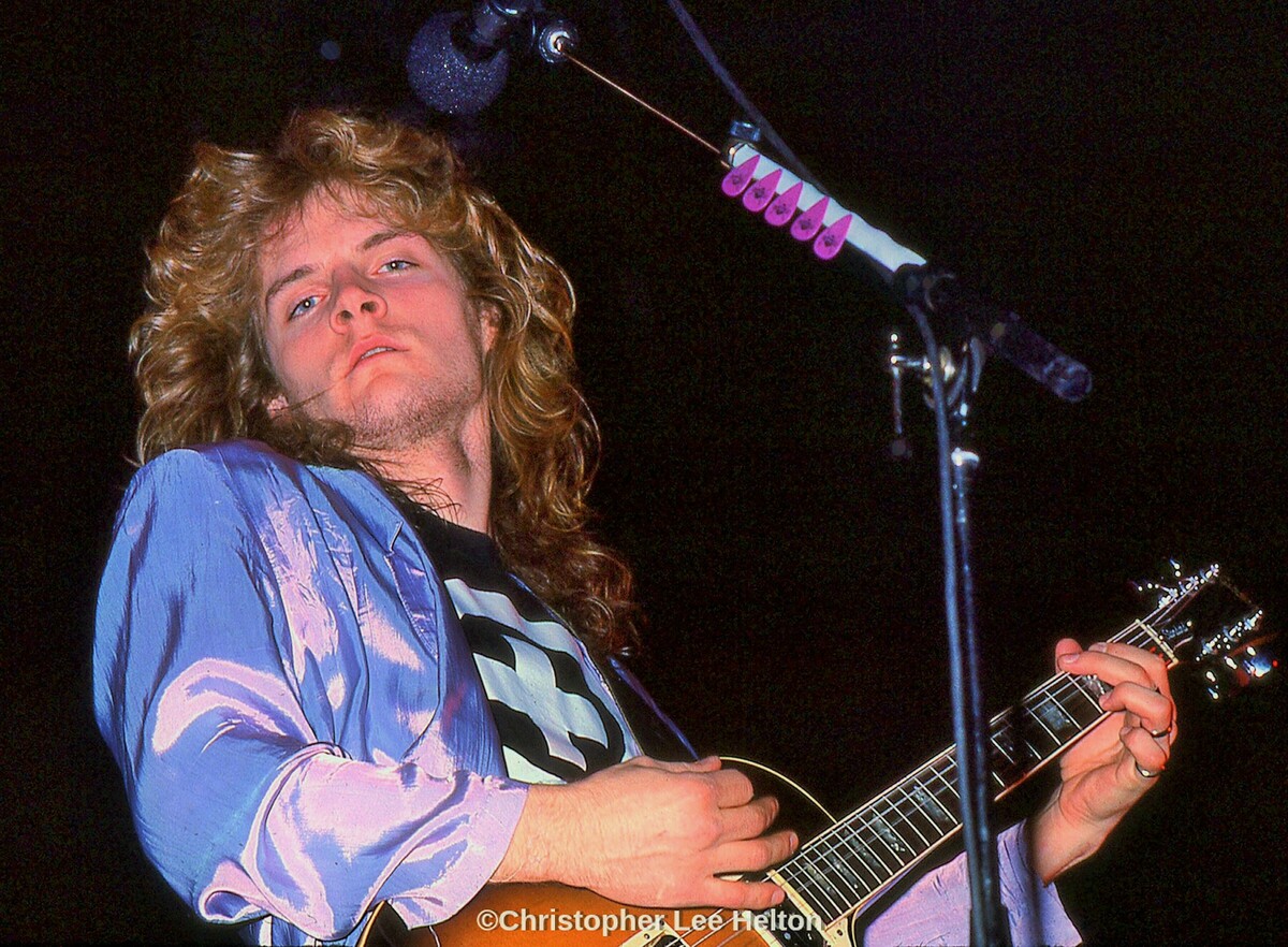 TeslaBand's tweet image. Taking you back to 1989 with a couple photos I came across of me and Frank.

We were out on tour with Poison at the time and promoting our 2nd album The Great Radio Controversy.

𝓙𝓮𝓯𝓯

Photos by Christopher Lee Helton

#poison  #MemoryLaneMonday