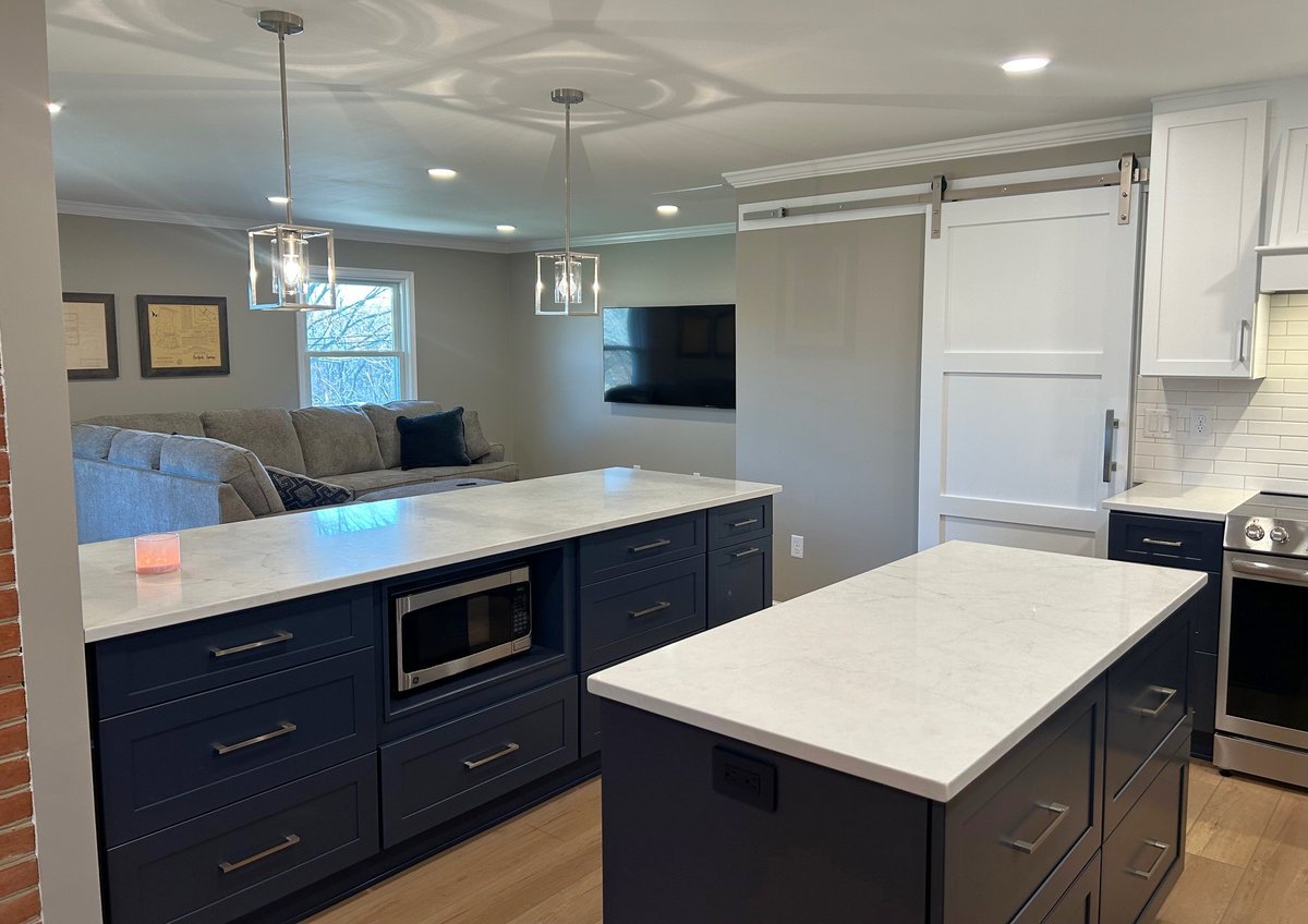 Talon9607's tweet photo. Who does quality design-build kitchen remodeling in the Frederick, Md area?
Talon Construction can help you with that. This renovation successfully balances a bold, high-contrast color palette with functional, space-saving features.
#kitchenremodel #designbuild #HomeImprovement https://t.co/YxwsuEjpok