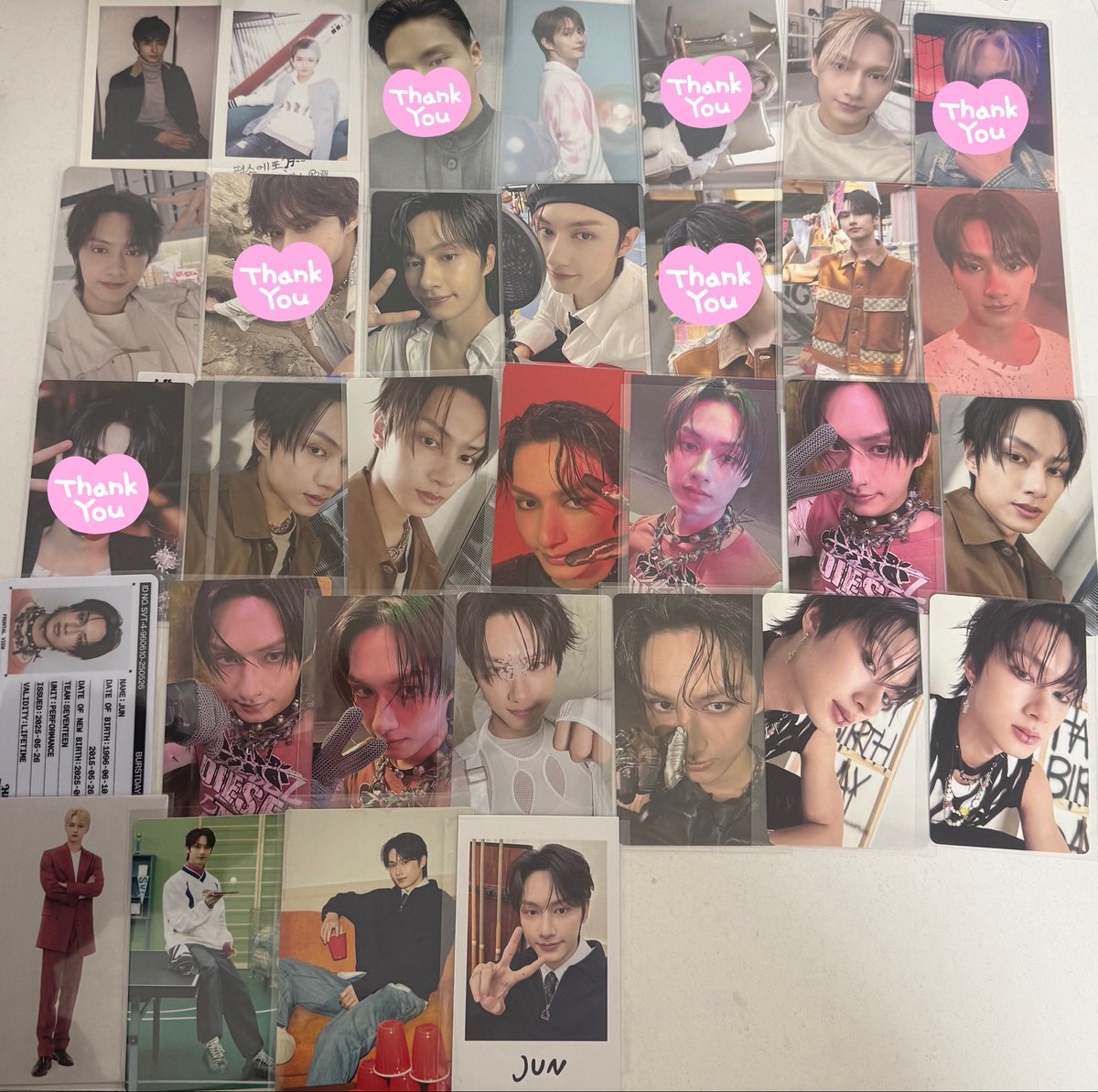 せりな tweet media