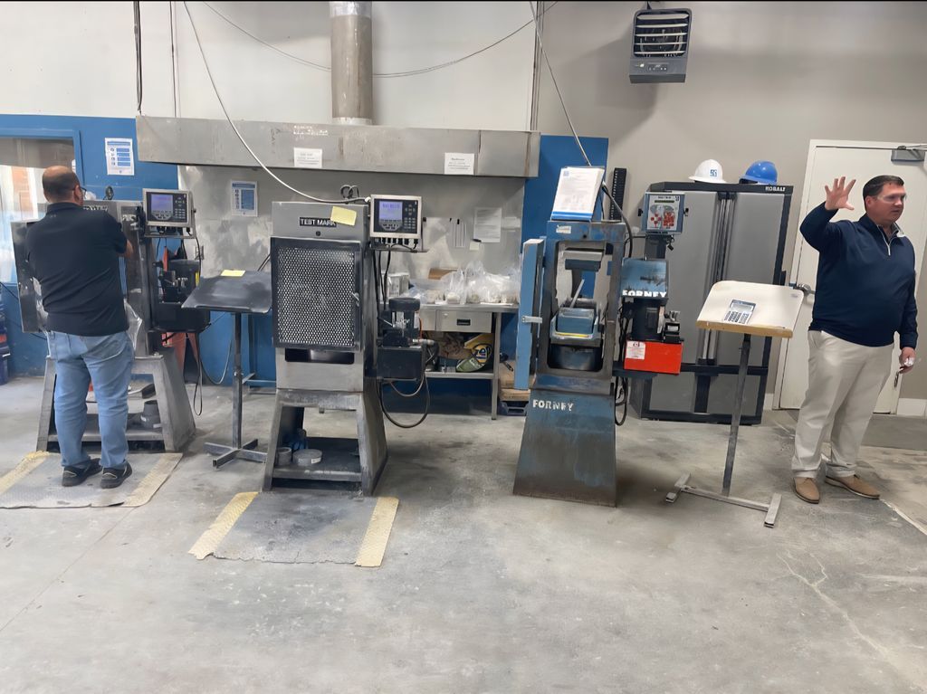 ClarksonCEM's tweet photo. Our CEM students is at ECS today getting a look at the testing labs behind all of this "Heavy Civil Engineering." Seeing the tech in the labs and hearing from the experts at ECS Headquarters shows us just how much goes into supporting construction nationwide! https://t.co/rLjmGG6D0q