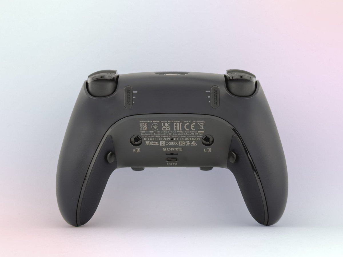 Custom Edge heading out to France 🇫🇷 

• TMR Sticks
• Meta Triggers
• 2 Meta Back Buttons
• Rumbles Removed