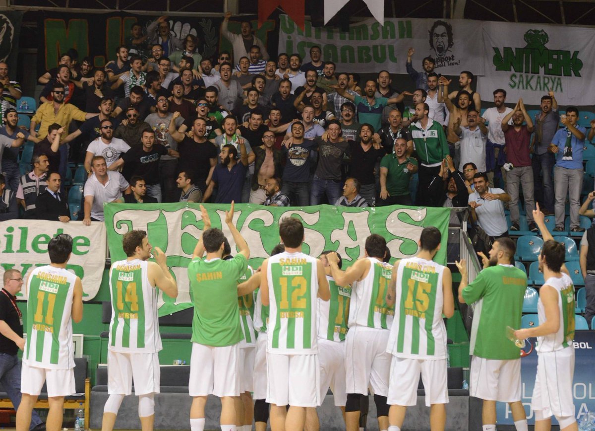 DarkoRecep's tweet photo. Buraya kadarmış şehir istemedi çok yanlız kaldı kulüp bu maçla birlikte 100/90 düştük karaktersiz basketciler bu kadar rezil olamazsınız böyle hatıralar kalır artık camia böyle istedi kapanır artık bu arada başkan Bozbey salonu büyükşehir belediye spora yaparsın. https://t.co/jrBlFWvRn5