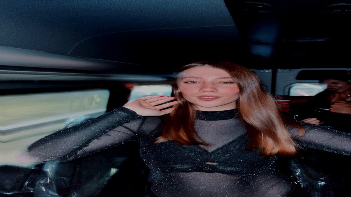 tantunicikerry's tweet image. Fit’s on point, limo’s purring—yeah, we outside tonight 😈✨ #CruiseControl #OutOut