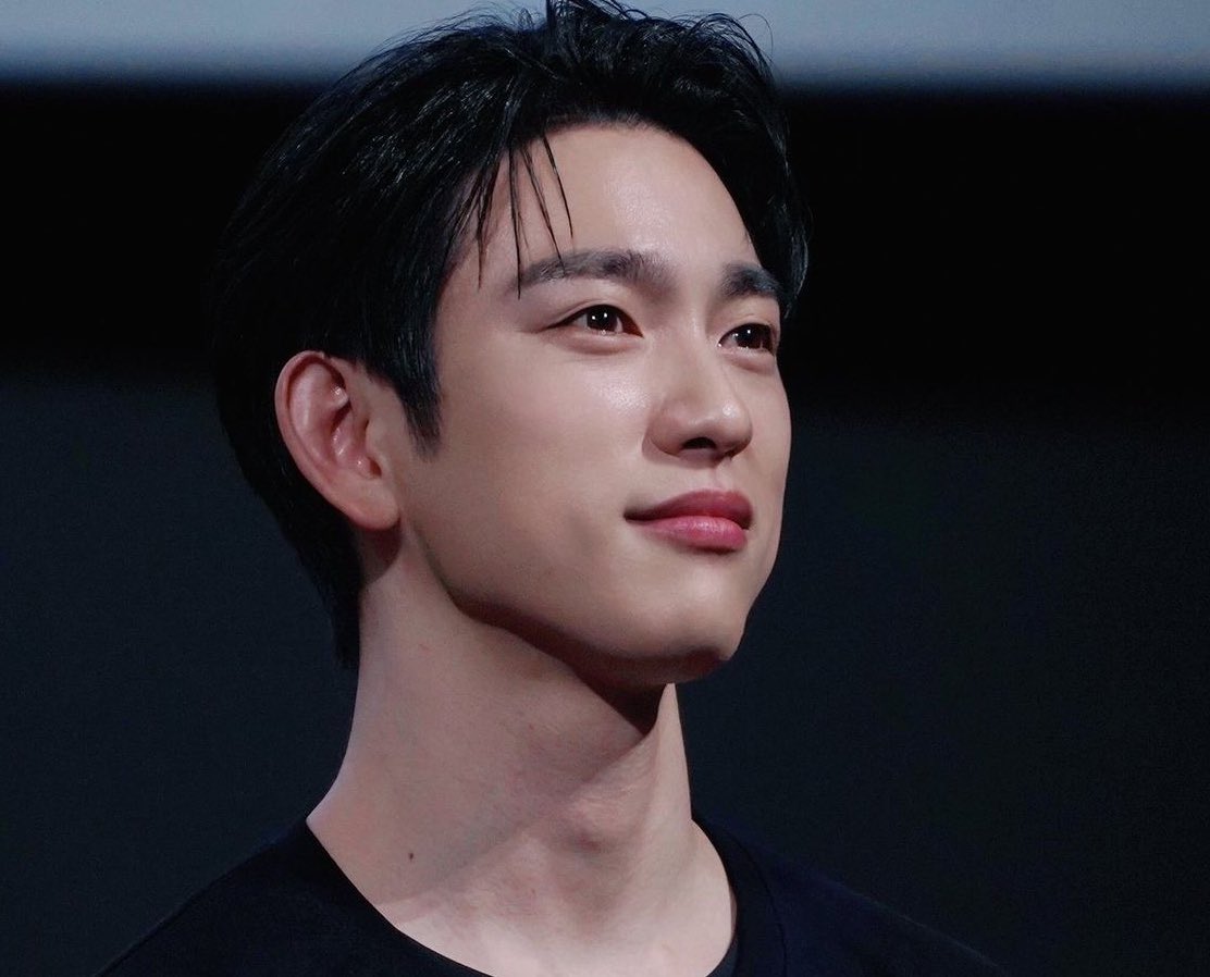 ela 𝜗𝜚 tweet media