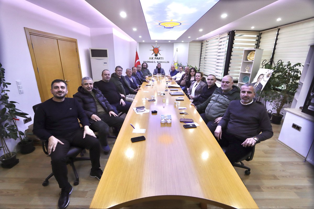 av_aligumus's tweet photo. Haftalık Olağan İl Yürütme ve Yönetim Kurulu toplantımızı gerçekleştirdik. Toplantımızın hayırlara vesile olmasını dilerim. https://t.co/nJpAouMScm