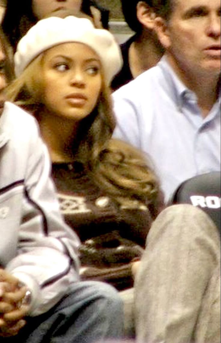 beyoncé hourly 𐚁ིྀ 🍏ৎ୭˚˖٠ tweet media