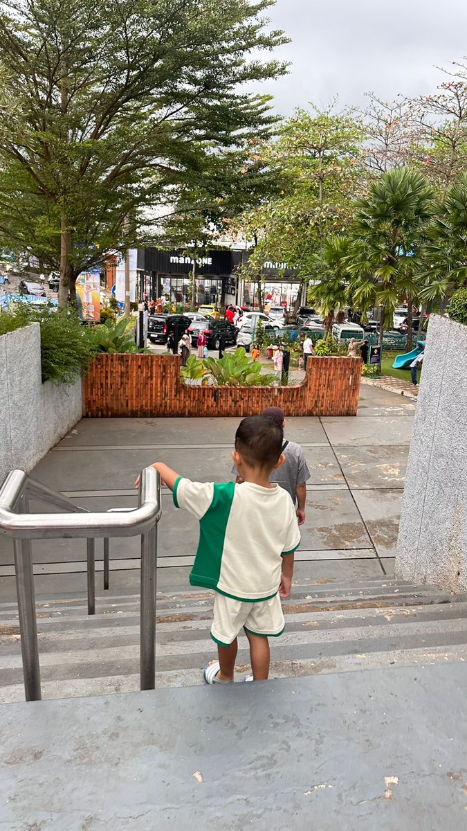 b ᥫ᭡ tweet media