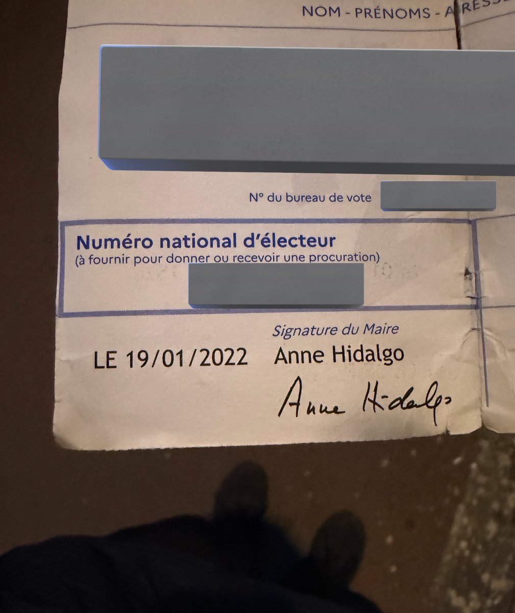 je suis très normal tweet media