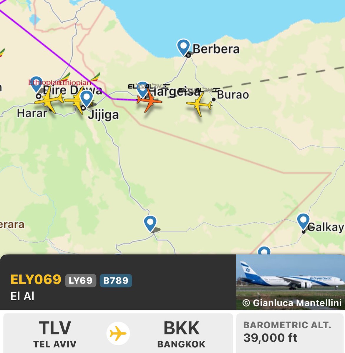 26JuneAir's tweet photo. Two @EL_AL_AIRLINES meet at #26_June Sovereign Airspace . You recognize us , we recognize you אל על היא חברת התעופה הלאומית המועמדת המובילה לפרס האוויר ה-26 ביוני בשנת 2026. https://t.co/hxNCnPeC5q