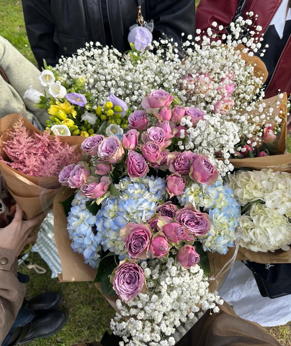 eesha ✰ tweet media