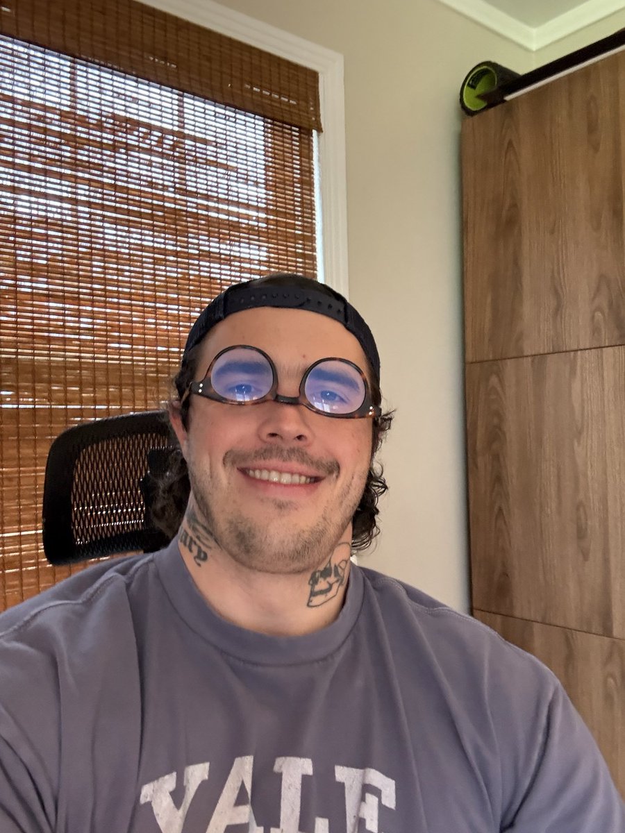 ✸GIGA✸ tweet media