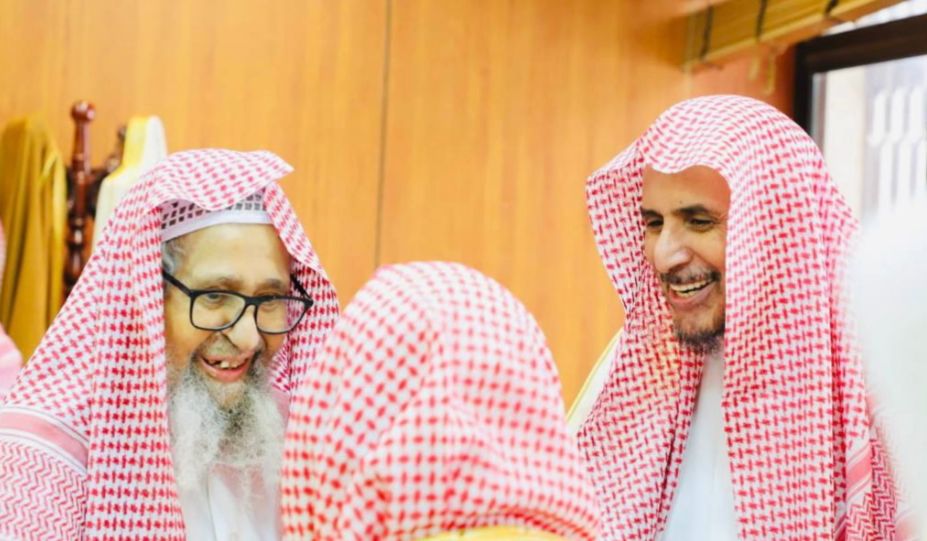 ahmed_alrdayman's tweet photo. من الذكريات 
——————-
قبل عشر سنوات شرفني  شيخنا صالح الفوزان حفظه الله بزيارة في منزلي بحائل ، وأذكر أن أحد الحضور قال نبشرك ياشيخنا وضعنا جمعيات من ضمن مهامهما :تعلم الناس كيف يترافعون عند القضاء ، فقال : شيخنا  علموا الناس الصلح بينهم ، والسماحة ، وألا ينسوا الفضل بينهم ، أما المطالبات والمنازعات ماهم بحاجة لأحد يعلمهم لها