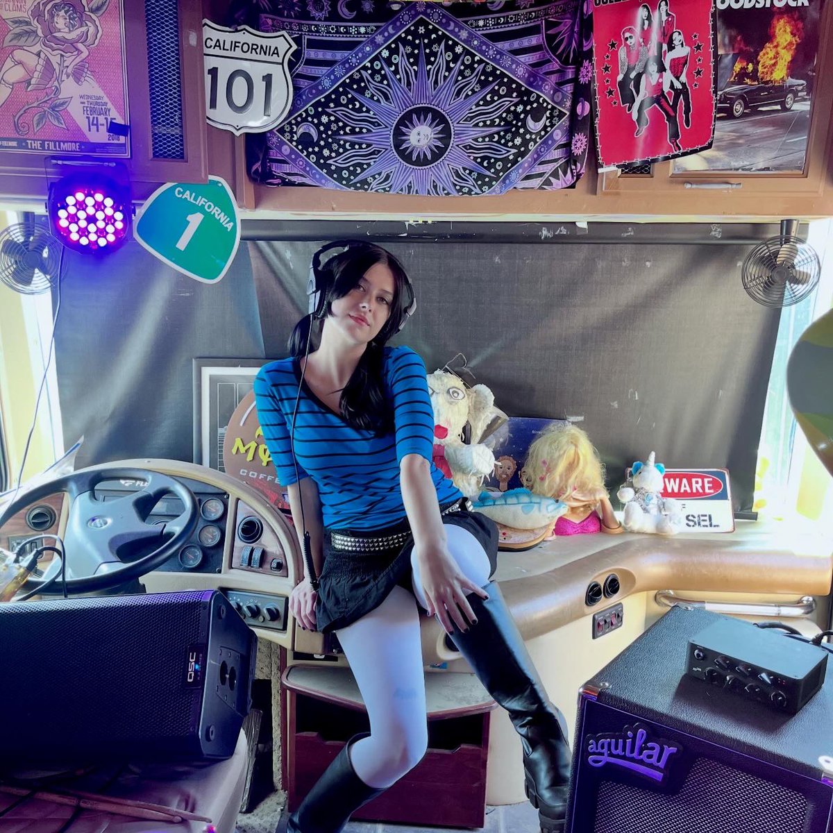 CARR_music's tweet photo. jammed in the van thank you for having me @Jaminthevan ❤️‍🔥❤️‍🔥❤️‍🔥❤️‍🔥❤️‍🔥 https://t.co/n267ONrHK0