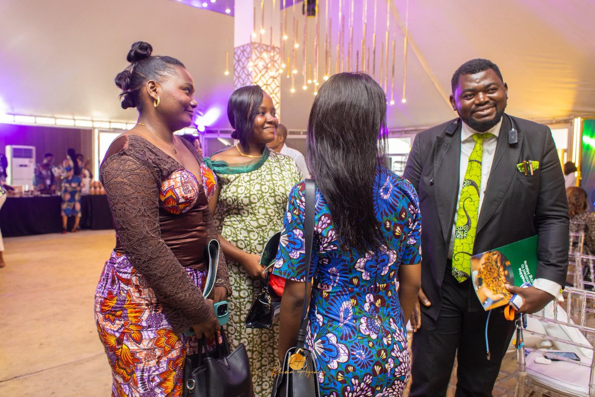 Jeanclaud_serge's tweet photo. ✨ UNE #FOIRE DES #FEMMES #ENTREPRENEURS  BÂTIR UN #EMPIRE : L’ #EXCELLENCE AU #FÉMININ —EN ACTION !* ✨

J’ai eu l’honneur de prendre part à un événement d’exception, la Foire des femmes entrepreneurs, une initiative remarquable portée par Grâce Masangu @AsblWise 👏🏽

Dans le cadre prestigieux du Chapiteau du Collège Boboto, des femmes inspirantes ont démontré avec brio que bâtir un empire entrepreneurial au féminin est non seulement possible, mais déjà en marche 🚀

En tant qu’ambassadeur de la masculinité positive, @Jeanclaud_serge Hon.  Jean Claude Tshimpaka a été particulièrement marqué par la qualité des échanges et le partage d’expériences riches et authentiques.

💬 Moment fort :
Une question essentielle a été posée lors du panel :
👉 *Comment transformer le #stéréotype “la femme est faite pour la cuisine” en opportunité ?*

🔥 Réponse inspirante :
La cuisine n’est pas une limite, mais une #force*.
Elle est à la fois #identité, responsabilité, et surtout… #opportunité économique*.

💡 Nourrir une famille est noble.
💡 Valoriser ce savoir-faire en métier est puissant.
💡 Et NON, ce n’est pas une honte… c’est une richesse.

👏🏽 Aujourd’hui, les femmes #redéfinissent les standards.
👏🏽 Elles #transforment les clichés en leviers de réussite.
👏🏽 Elles #bâtissent, #innovent et #inspirent.

🔴 *Message clé : #Soutenons, #valorisons et #accompagnons la femme dans toutes ses dimensions.*
Bravo et Avance Encore et encore ✊🏽
@AmbSuisseRDC
@Canad1Ambassade
@Ambassadfrance3
#ExcellenceAuFéminin #EntrepreneuriatFéminin
#Multisectoriel
#Multidiscplinarité
#MasculinitéPositive #LeadershipFéminin #Kinshasa