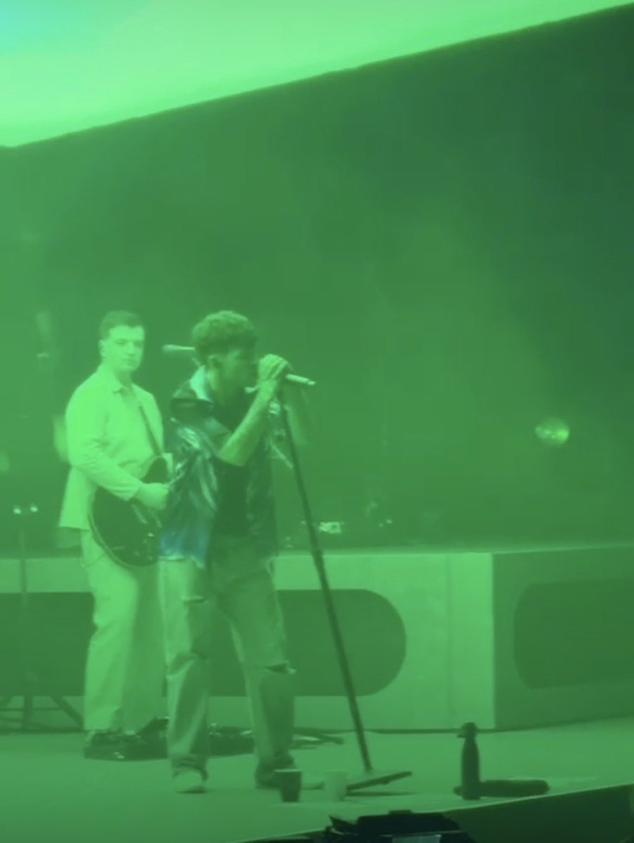 DeluriaD tweet media