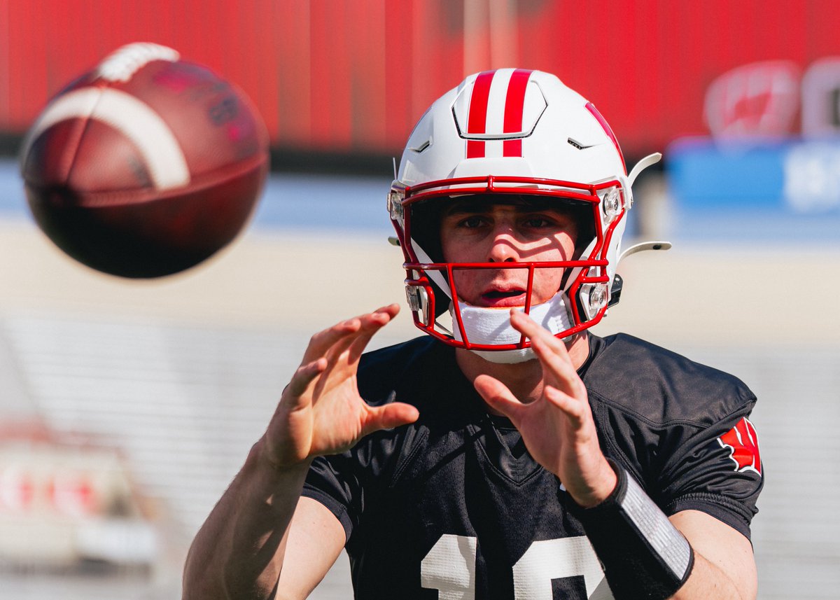 Wisconsin Football tweet media