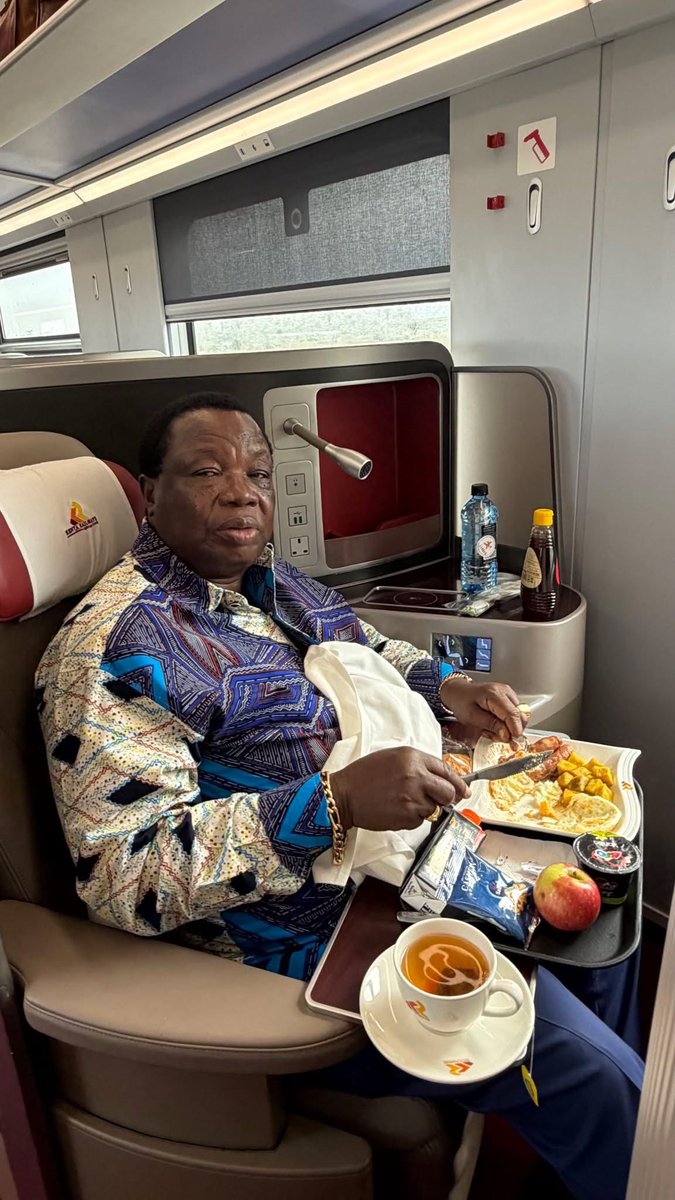 I wonder why the president  never speaks about this foodie buddy of his. Ama his fat is friendly to the presidency! Ama it’s healthy fat he has!