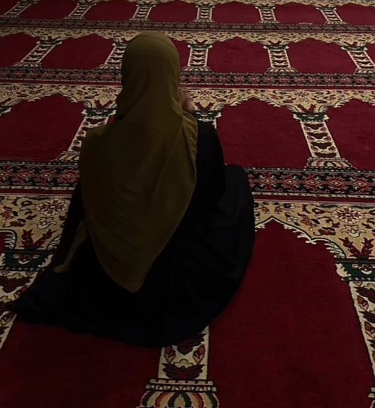 "يارب إني أخاف أن أتمتع بذنب وأنسى نفسي فيه فتسوء خاتمتي، اللهم أبعد عني كل ذنب صغيرا كان أو كبيرا يا أرحم الراحمين."💛