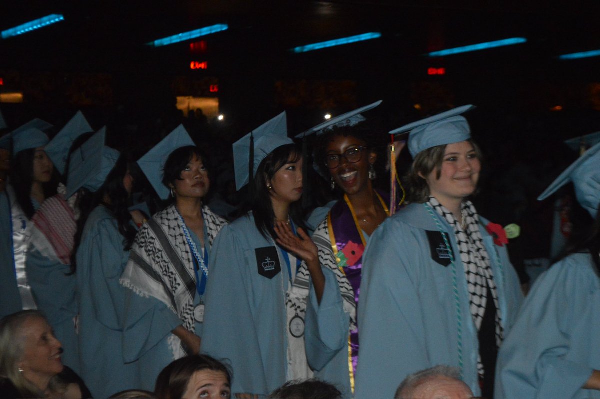 IlhanMN's tweet photo. Btw, for all of you out there still wondering, @israhirsi graduated last year and is all grown up with her dream job in NYC. She was born to thrive and you all just have to live with it 💁🏽‍♀️❤️ https://t.co/9hc2YXvLaf
