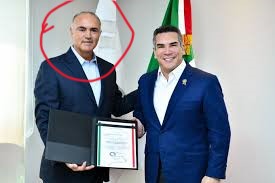 📛🐀Mientras los estúpidos prianistas andan queriendo distraer con pendejadas como una supuesta mujer en los balcones de Palacio Nacional, uno de sus principales integrantes José Calzada se roba millones de litros cúbicos de agua y la revende a personas necesitadas y a empresas..
