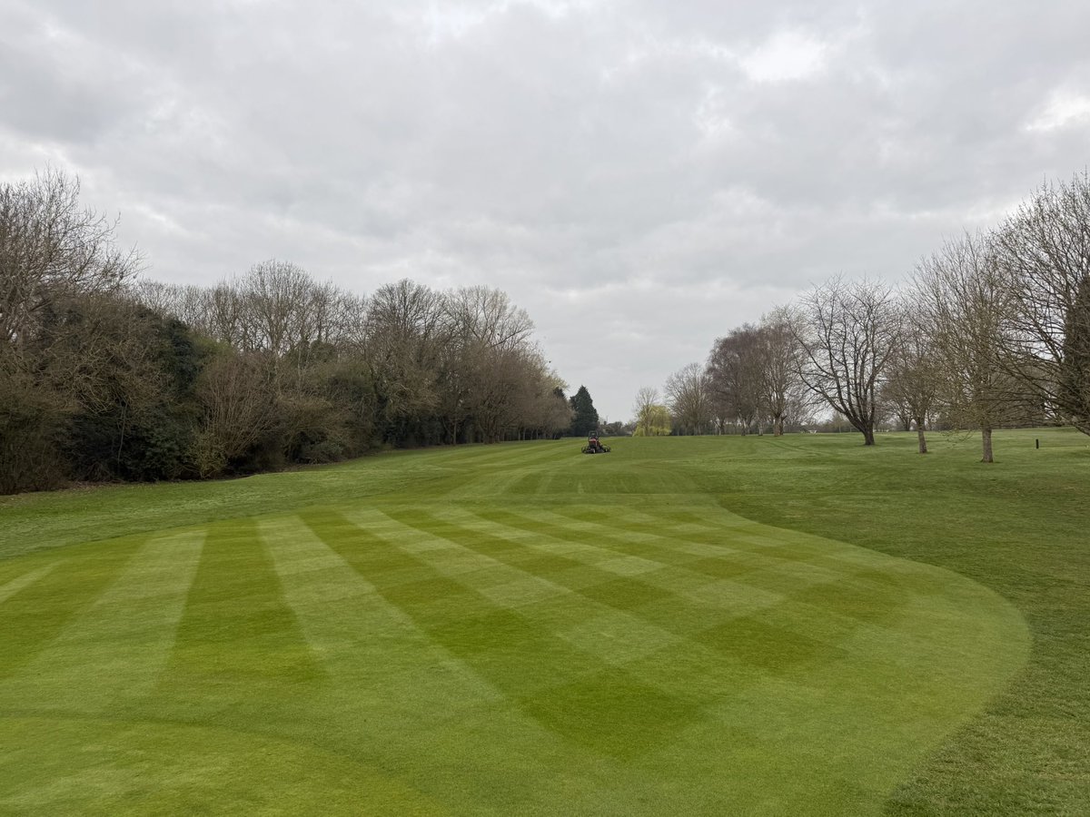 c86low's tweet image. Fairways turn for some additional maintenance with a brush followed by a cut! Last weeks spray had picked them up nicely! #turf #golf #greenkeeping #golfcourse