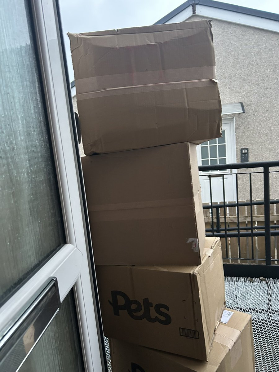 S26532726's tweet photo. @PetsatHome please get new courier. I’ve complained about DPD multiple times doing this. They don’t even ring the doorbell. They’re just abandoned parcels on a wheelchair access ramp that I’ve just injured myself moving. I want to continue ordering from you every month https://t.co/iqfQFuPQNv