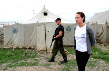 Toastiewiththe's tweet image. #AngelinaJolie #MotivationalMonday
Angie's Rainbow 
Russia &amp;amp; Chechnya August 2003