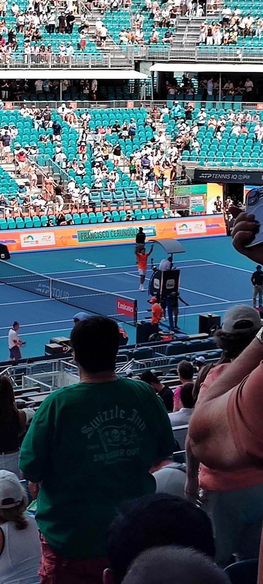 QuiqueCano's tweet image. Doble falta de Medvedev y victoria de Francisco Cerúndolo por 60 46 75, en 2:17' de juego, y se mete en 8vos de final del #MiamiOpen
Es la 1era victoria sobre Daniil Medvedev, con quién nunca se había enfrentado, y es el triunfo #16 sobre un #Top10, el último había sido en Madrid