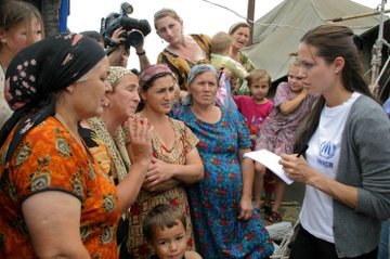 Toastiewiththe's tweet image. #AngelinaJolie #MotivationalMonday
Angie's Rainbow 
Russia &amp;amp; Chechnya August 2003