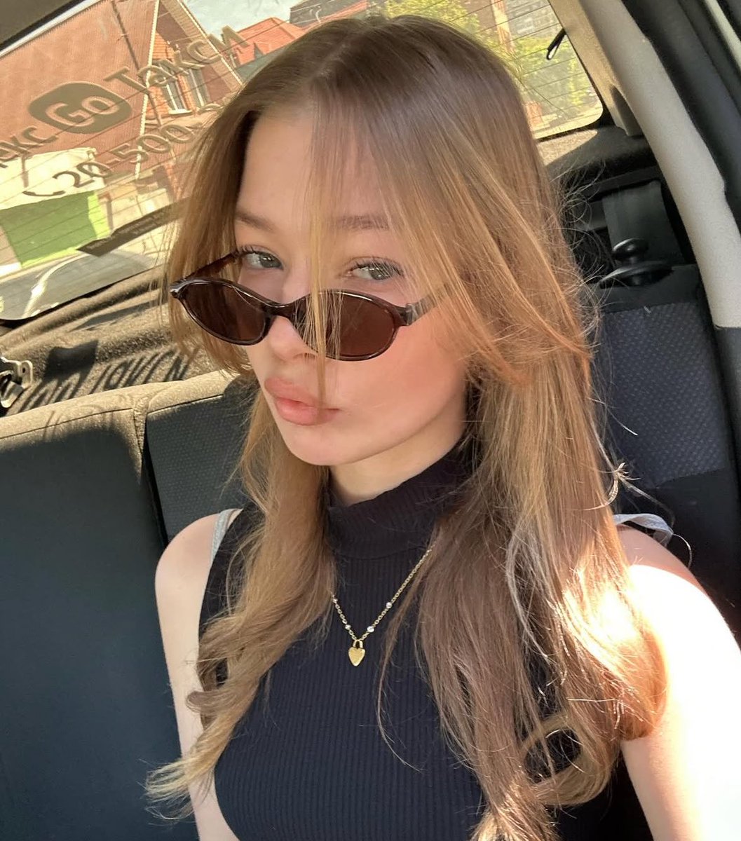 charlotte. ✦ tweet media