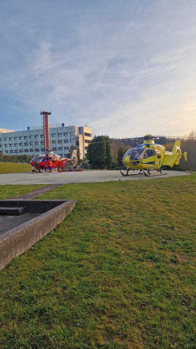 HelicoSantiago's tweet image. Hoy se va nuestro pájaro a la ITV, así que tenemos sustituto con nueva imagen 😱#HEMS #emergencias #Galicia #35añoscontigo