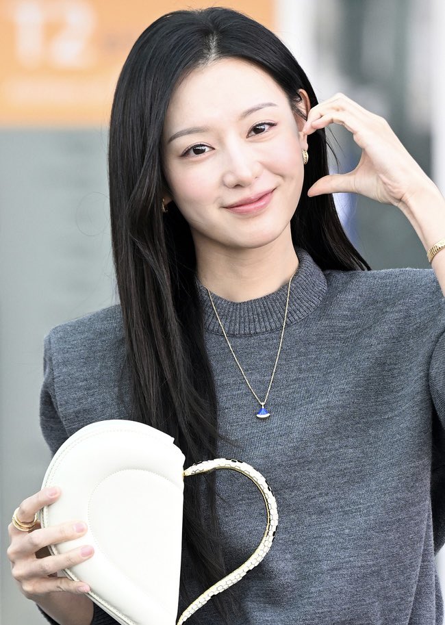 KIM JIWON BASE tweet media