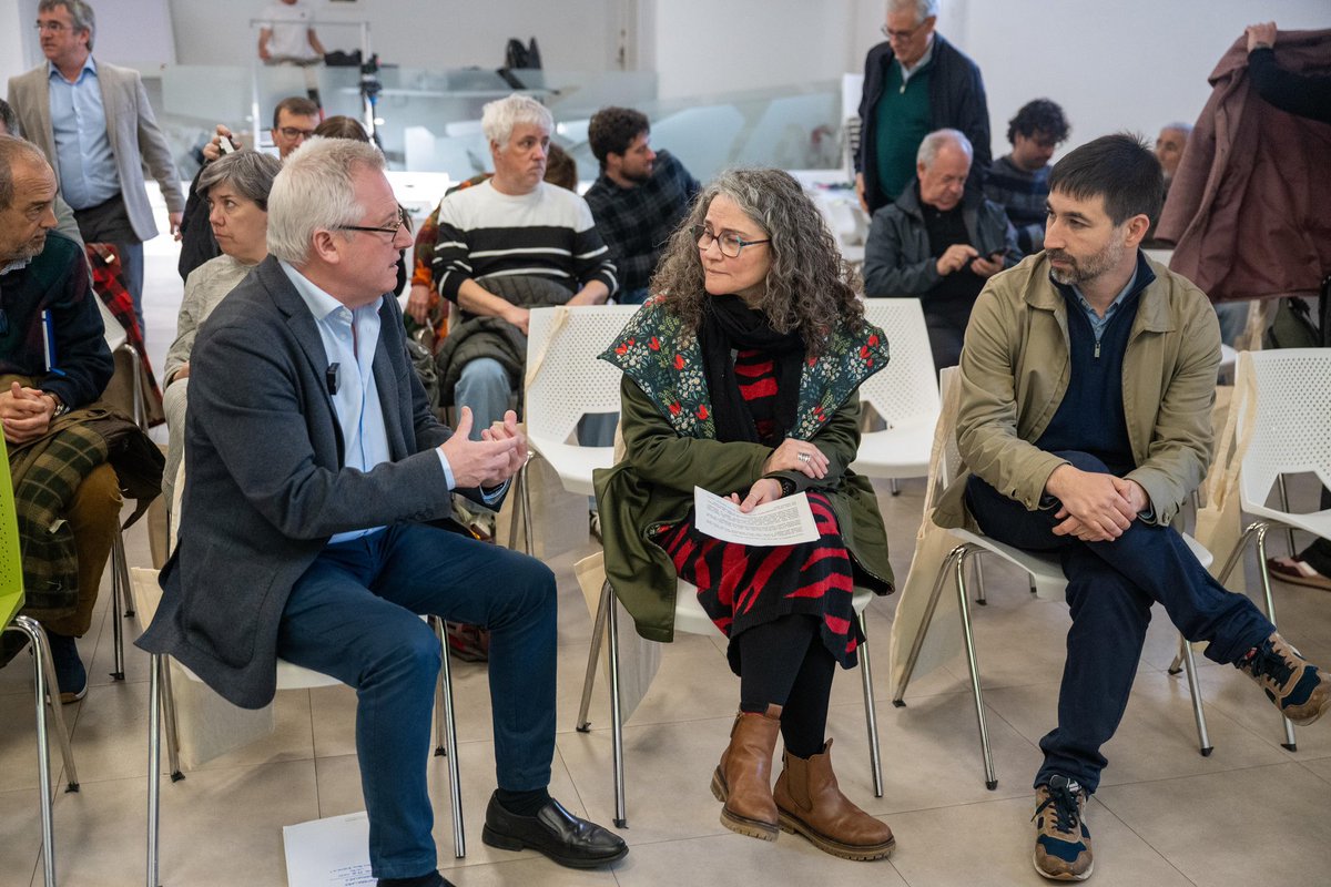 Nueva sesión de  #BateraLabs, verdadero foro de participación ciudadana frente al cambio climático.
Está vez lo hemos hecho en Rentería con cerca de de 30 agentes y entidades  de la comarca de Oarsoaldea.
Se han planteado acciones concretas que afectan el día a día , y desde la