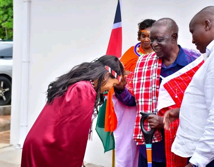 OdulDave's tweet photo. Senator  Hezena led the leadership of ODM of Samburu County to pay a courtesy call to there  Party Leader,Dr. Oburu Odinga at his new Office. They went accompanied by oODM Chairperson of Kajiado County and a representative of Narok County too. 

#KaziBilaKelele
#TukoTayari 🍊 https://t.co/imUygOmVij