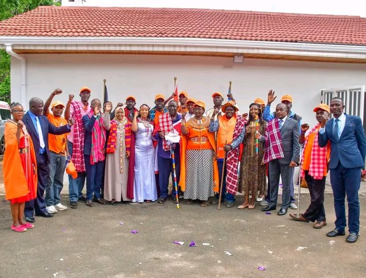 OdulDave's tweet photo. Senator  Hezena led the leadership of ODM of Samburu County to pay a courtesy call to there  Party Leader,Dr. Oburu Odinga at his new Office. They went accompanied by oODM Chairperson of Kajiado County and a representative of Narok County too. 

#KaziBilaKelele
#TukoTayari 🍊 https://t.co/imUygOmVij
