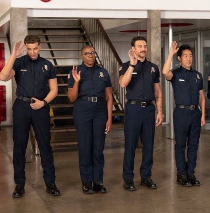 sophie met the 118! tweet media