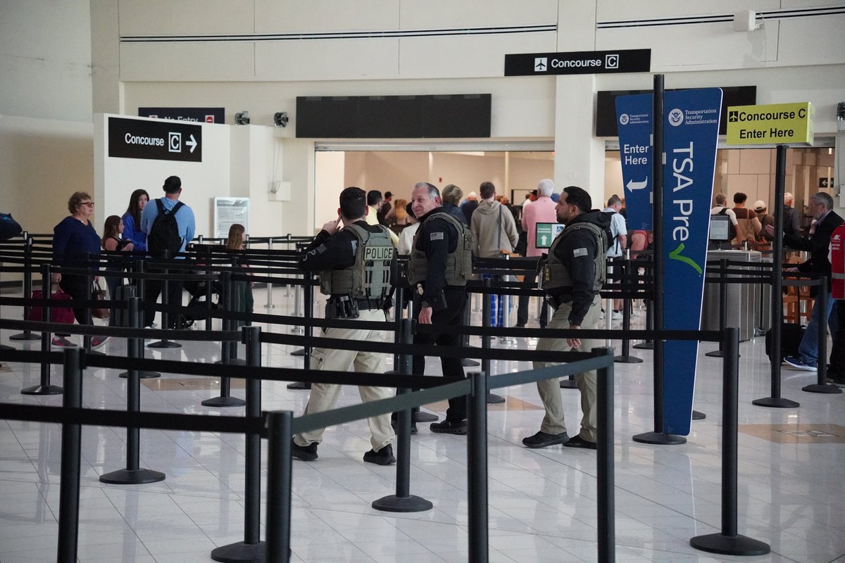 JacobVBurg's tweet photo. I saw Immigration Customs and Enforcement (ICE) agents deployed at Southwest Florida International Airport in Fort Myers, Florida, today. 👇 https://t.co/1ZA5MUmVUD