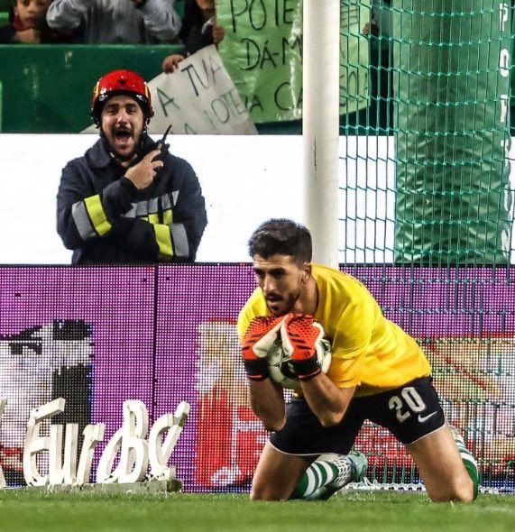 Agora entendo a chamada do Paulinho à seleção 

Vai substituir o Diogo Costa.

Tudo explicado!