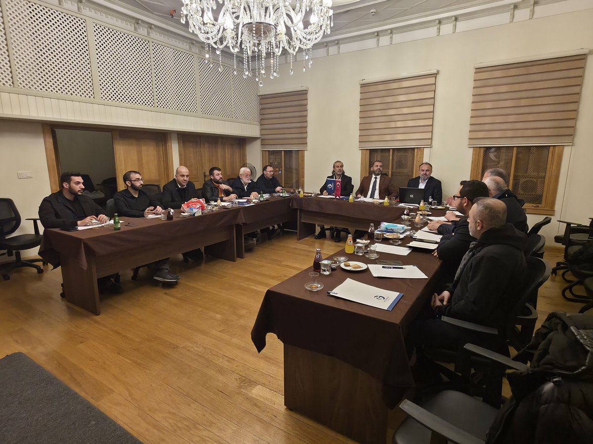 milligenclikist's tweet photo. İl Başkanımız İbrahim Demir’in riyasetinde gerçekleşen haftalık toplantımızda;

teşkilat çalışmalarımızı, gençlik faaliyetlerimizi ve önümüzdeki dönem planlamalarımızı istişare ettik.
Birlik, istişare ve istikametle yolumuza kararlılıkla devam ediyoruz.

 #MilliGençlikİstanbul https://t.co/C2yc4xryYd