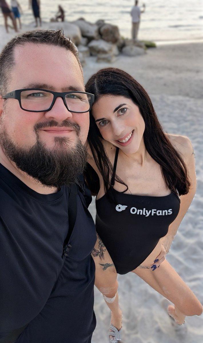 LitMGR's tweet photo. Sunset beach shoot with Anna Cummings 💕@shykittygirl05 https://t.co/58WGJvxAkV
