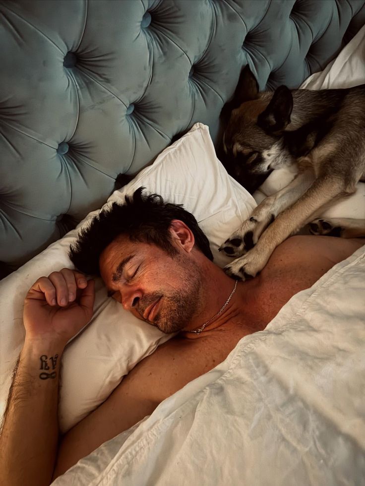 𝗕 𝗂 𝗅 𝗅 𝘆 / 𝗣𝗮𝗿𝗼𝗱𝘆 tweet media