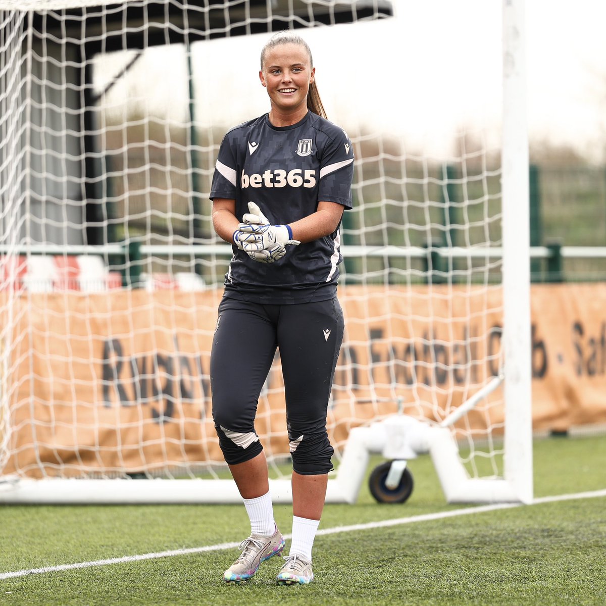 Lucy Farrell tweet media