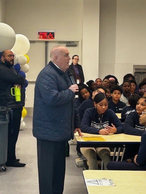 EdforBoston's tweet image. Thank you Roxbury Prep @BostonSchools for inviting me to visit your school this morning. It's critical to empower our students to become informed, active participants in their communities to help shape the future of our democracy. Boston works best when we work together! #bospoli