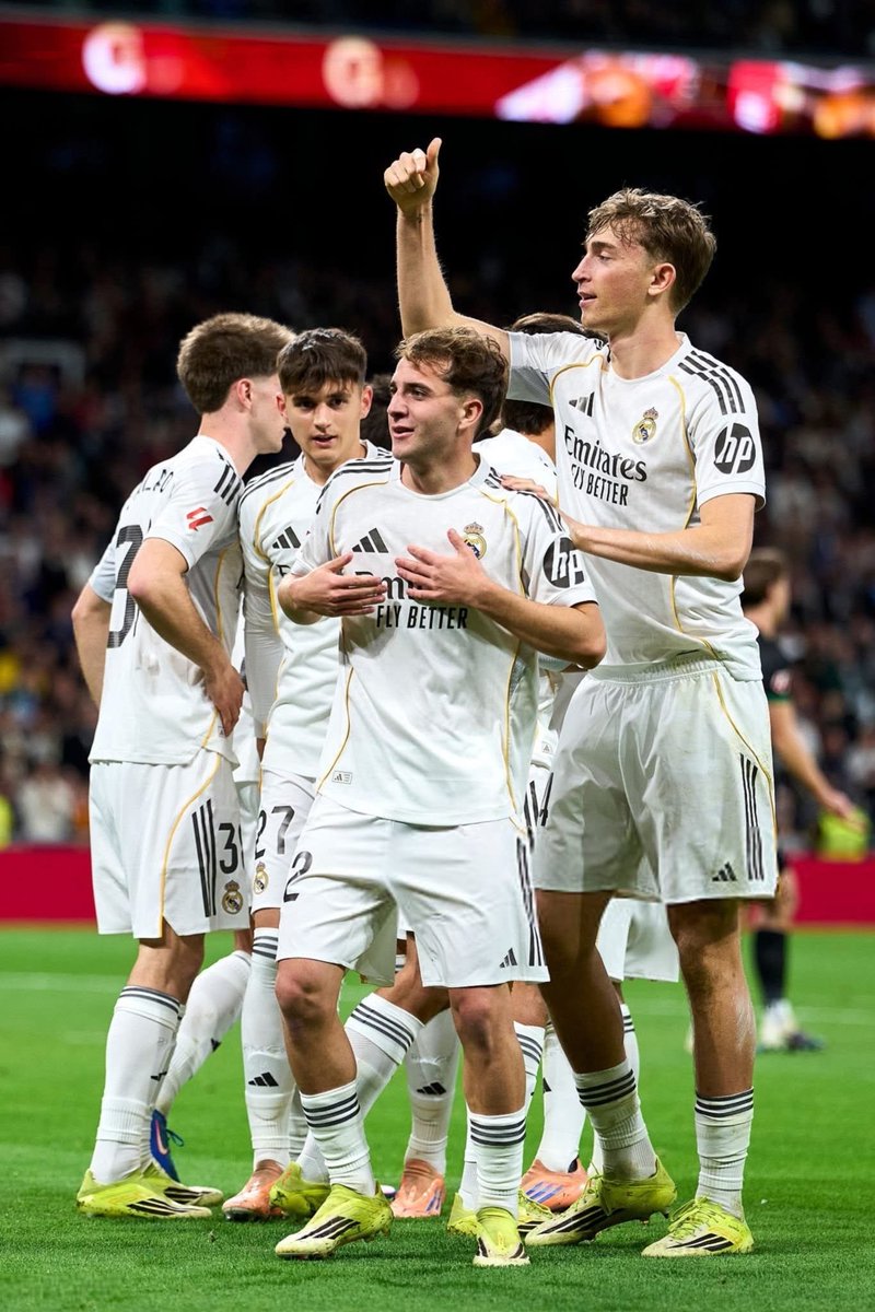 📆 Real Madrid's final run of the season:

✈️ Mallorca
🏠 Bayern 
🏠 Girona
✈️ Bayern
🏠 Alaves
✈️ Betis
✈️ Espanyol 
*✈️ Possible UCL semifinal
✈️ Barcelona
*🏠 Possible UCL semifinal
🏠 Oviedo
✈️ Sevilla
🏠 Athletic Club
*🇭🇺 Possible UCL final

#HalaMadrid | #PenyaBangladesh