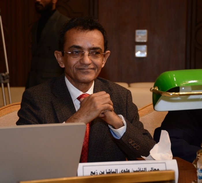 abduraboyahooco's tweet photo. يكون النظام قويًا بقوة أركانه، ويكون القائد ناجحًا بنجاح فريقه.
ضعفت الشرعية في عهد الرئيس السابق عبدربه منصور هادي بسبب طواقمها التي كانت محل سخرية سوداء عند جميع اليمنيين والأشقاء، إذ لم يوفق في اختيار الأشخاص الذين يتحقق النجاح باجتماعهم.
واليوم لم يتغير الكثير، ولكن لا نزال نأمل أن تغيّر القيادة هذه السياسة التي تجعل الوظيفة العامة غنيمة، أو كعكة، أو مصدر رزق للعاطلين أو العاجزين عن العمل، ونتمنى أن تختار القيادة اليوم من يكون وجودهم إضافة للمنصب، فبكثرة الشخصيات من الوزن الثقيل في طاقم الحكومة يصبح للحكومة وزن وقيمة.
فعلى سبيل المثال: منصب السفير لدى المملكة العربية السعودية، ماذا لو تم تكليف الشيخ الدكتور علوي الباشا بهذا المنصب؟
صحيح أن الشيخ علوي أكبر من هذا المنصب بكثير، ولكن كما قلنا، إذا كان الهدف هو رفع قيمة الحكومة بإثراء كادرها بقامات وطنية كبيرة، فإن الشيخ علوي من أكبر الشخصيات اليمنية التي لها وزن كبير في المجتمع اليمني والسعودي على المستوى المجتمعي قبل الرسمي.
ومنذ أن عرفنا أنفسنا، والشيخ علوي ثابت في مواقفه الوطنية، كما هو ثابت في علاقته الراسخة مع المملكة، ثبات الجبال، في كل ما من شأنه مصلحة البلدين.
ومنصب مثل هذا يحتاج إلى شخص يمتلك من المهارات والقدرات ما يمتلكه الشيخ علوي.
ولك أن تتخيل ماذا يكون موقف اليمن عندما يكون وجهه في المملكة أحد أبرز مشايخه ومثقفيه وسياسييه.
ومثلما يقول المثل: يُعرف الجواب من عنوانه.
ونحن نعرف ونعاير قيمة الحكومة والأمل فيها من طواقمها.

تحاشيت أن أذكر مظلمة مأرب، وأن تعيين الشيخ علوي سوف يكون إنصافا لها، وهو فعلا كذلك، لأن الشيخ علوي يمثلنا في مأرب كما يمثل غيرنا.
#عبدربه_السقاف_الطهيفي
