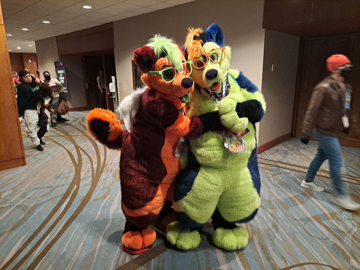 GSY Fursuits 🐾🪡🇨🇦 tweet media