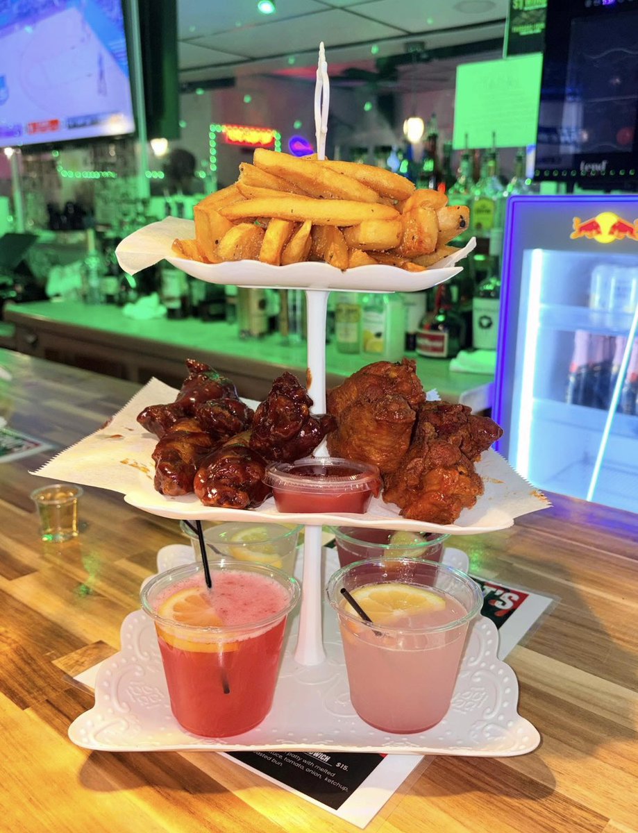Muddababyy's tweet photo. Lemon Drop Tower 🫐🍓🍋With a shot of don on the side 🫠💛 https://t.co/kQEjnwN5bn