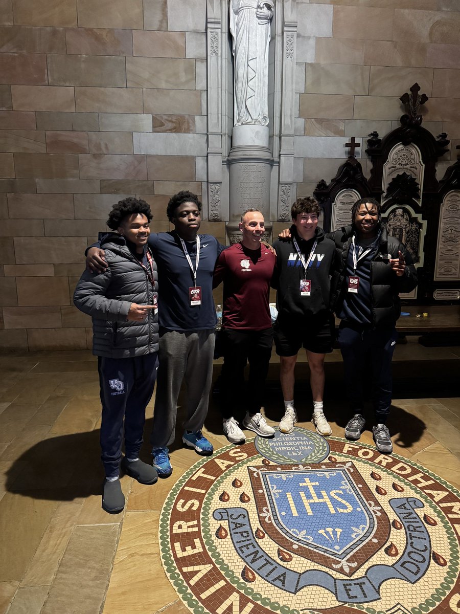 Xavier Davis tweet media