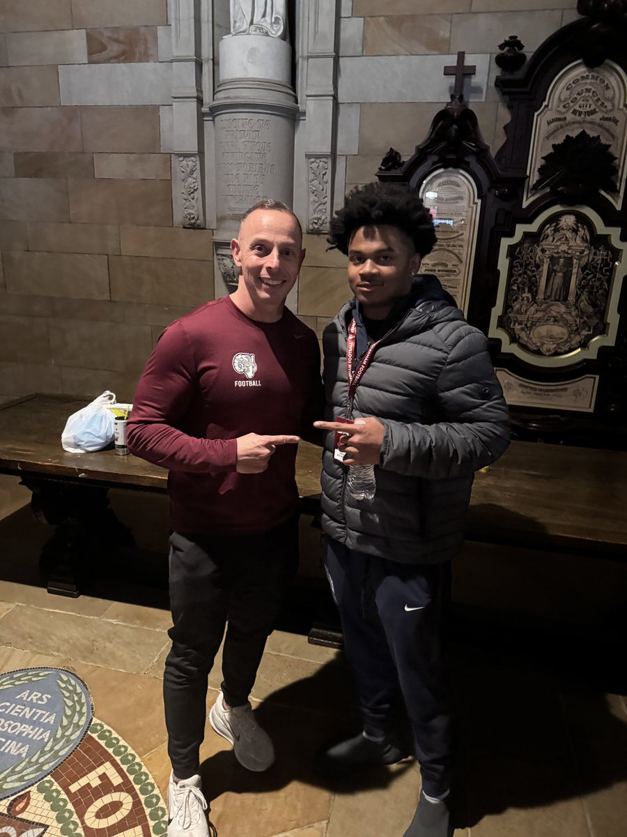 Xavier Davis tweet media