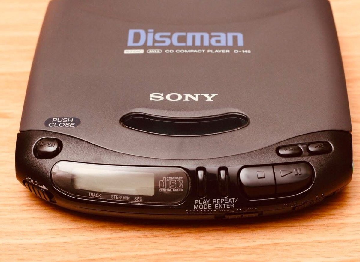 Retro 80's 90's 2000's tweet media